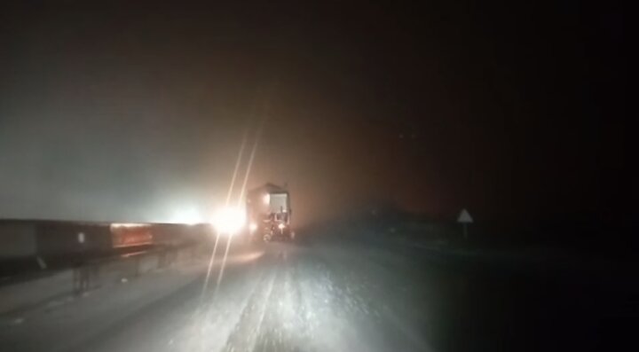 شن و نمک‌پاشی گسترده معابر شهرکرد از شب گذشته